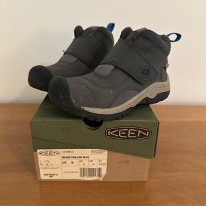 Keen toddler boots with Velcro